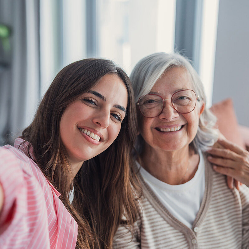 volunteer-smiling-with-senior-woman